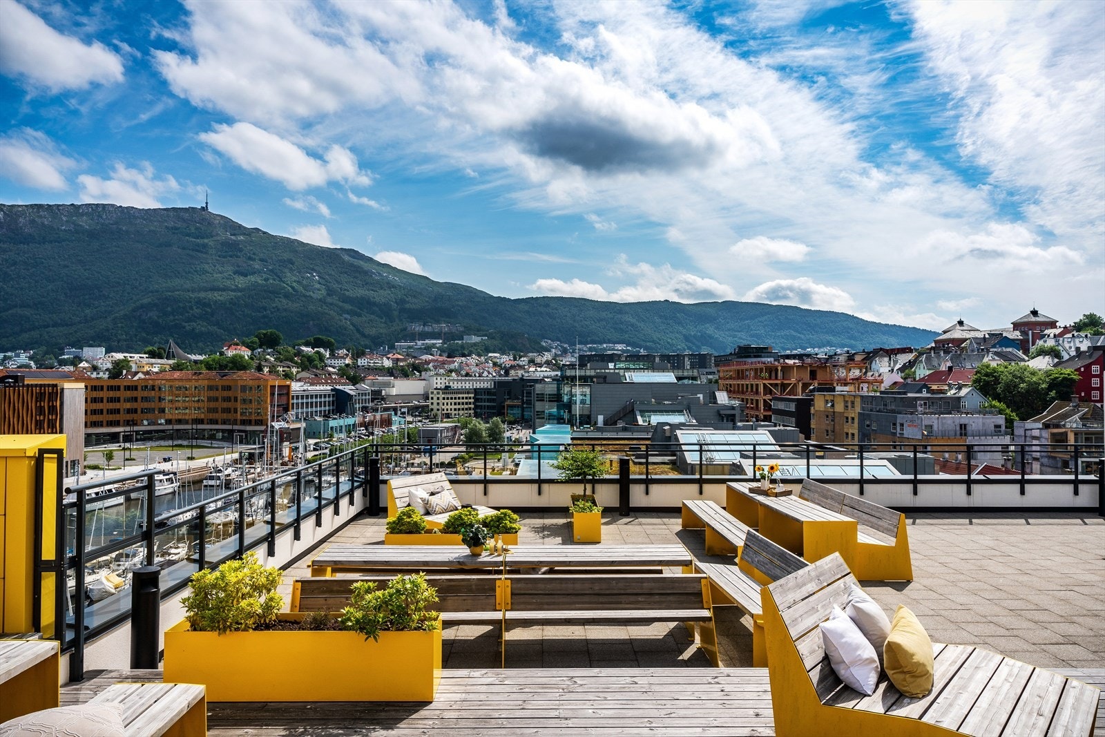 - Selger opplyser om at det gode solforhold på takterrassen med sol hele dagen på sommerstid - Galleribilde