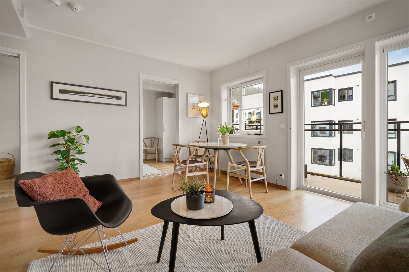 - Stue/kjøkken måler 23,6 m² - Galleribilde