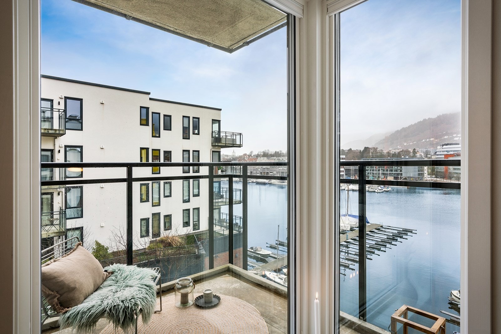 - Flott utsikt med Fløyen i bakgrunnen - Galleribilde