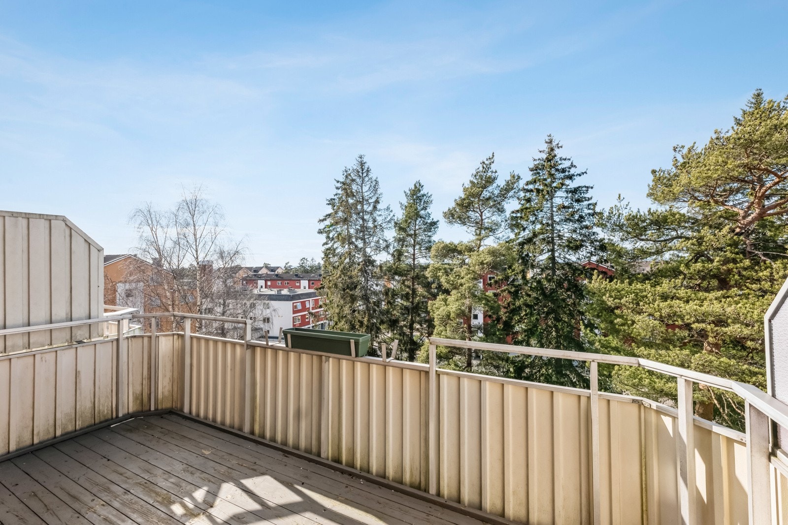 Stor og fin balkong på 11 kvm med gode møbleringsmuligheter. Galleribilde