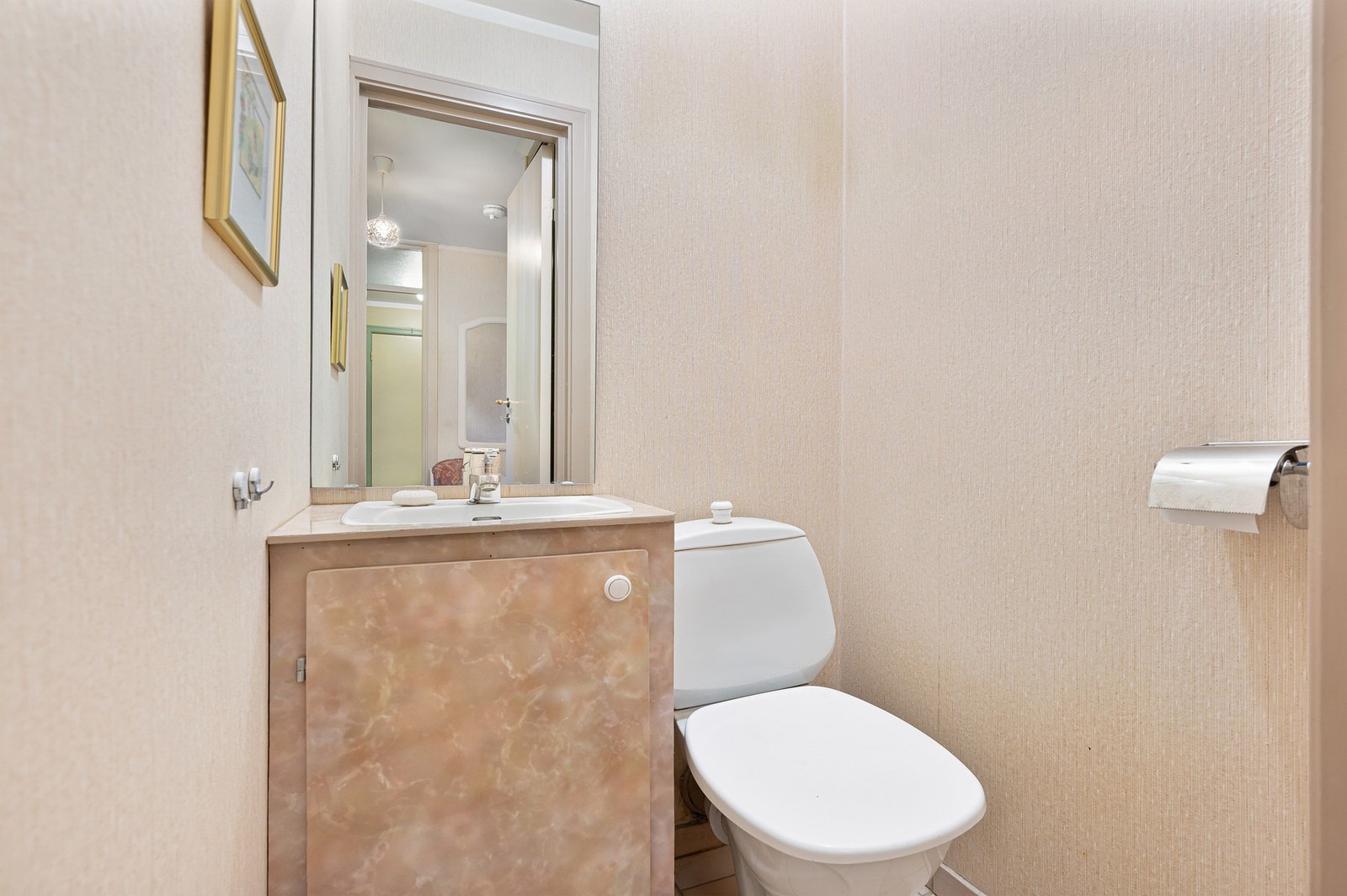 Eget praktisk separat toalettrom. Galleribilde