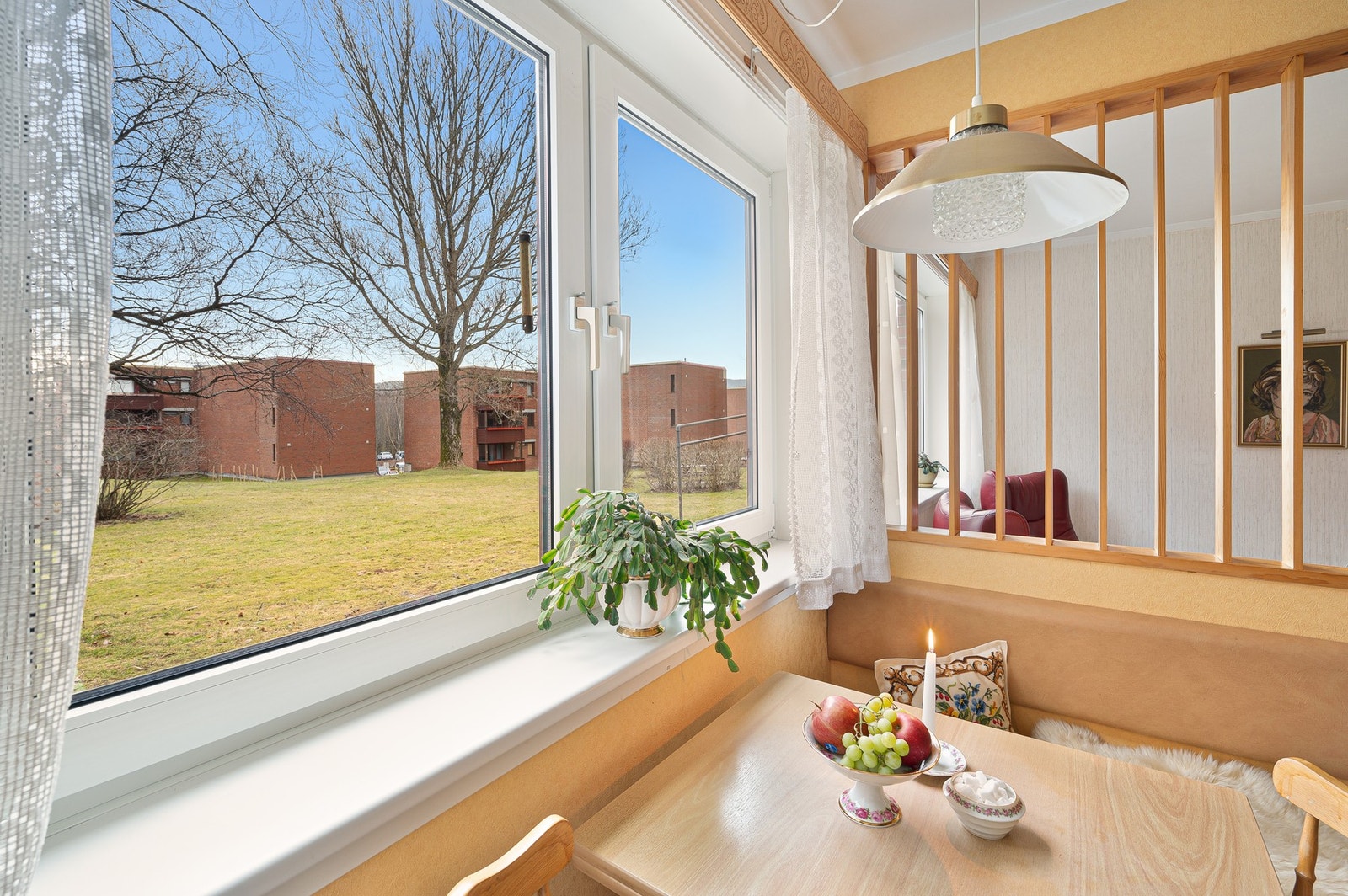 Plass til et frokostbord inne på kjøkkenet. Galleribilde