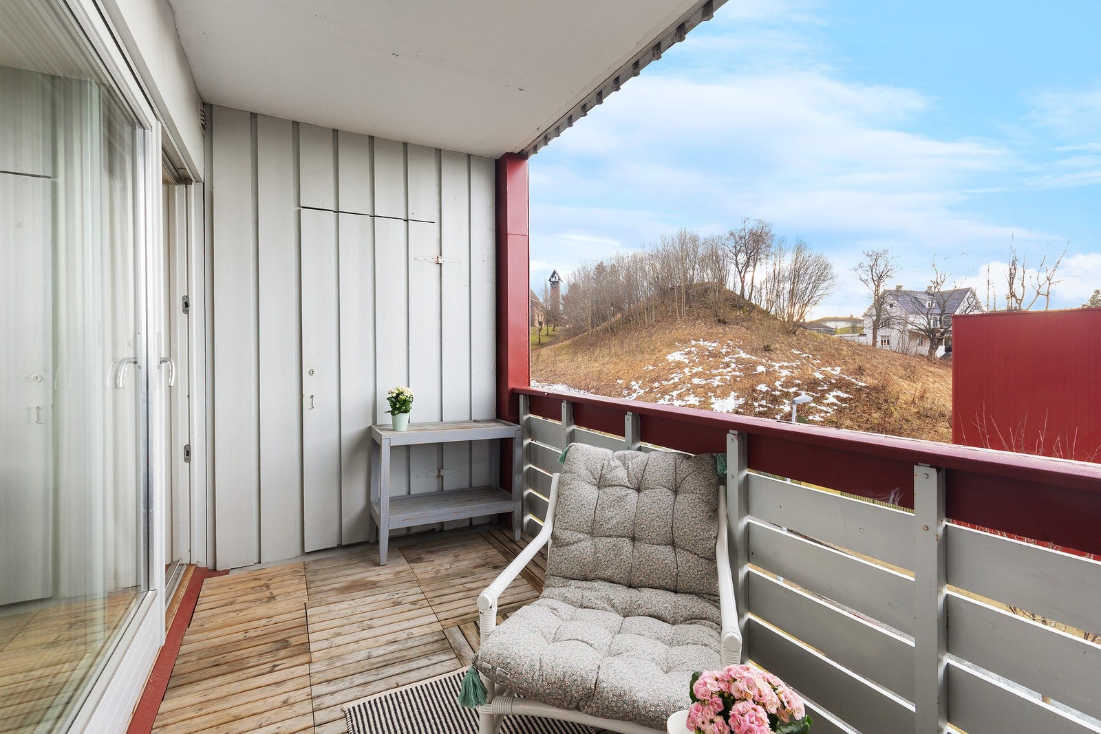 Det er også bod i tilknytning verandaen. God plass for sesongartikler. Galleribilde