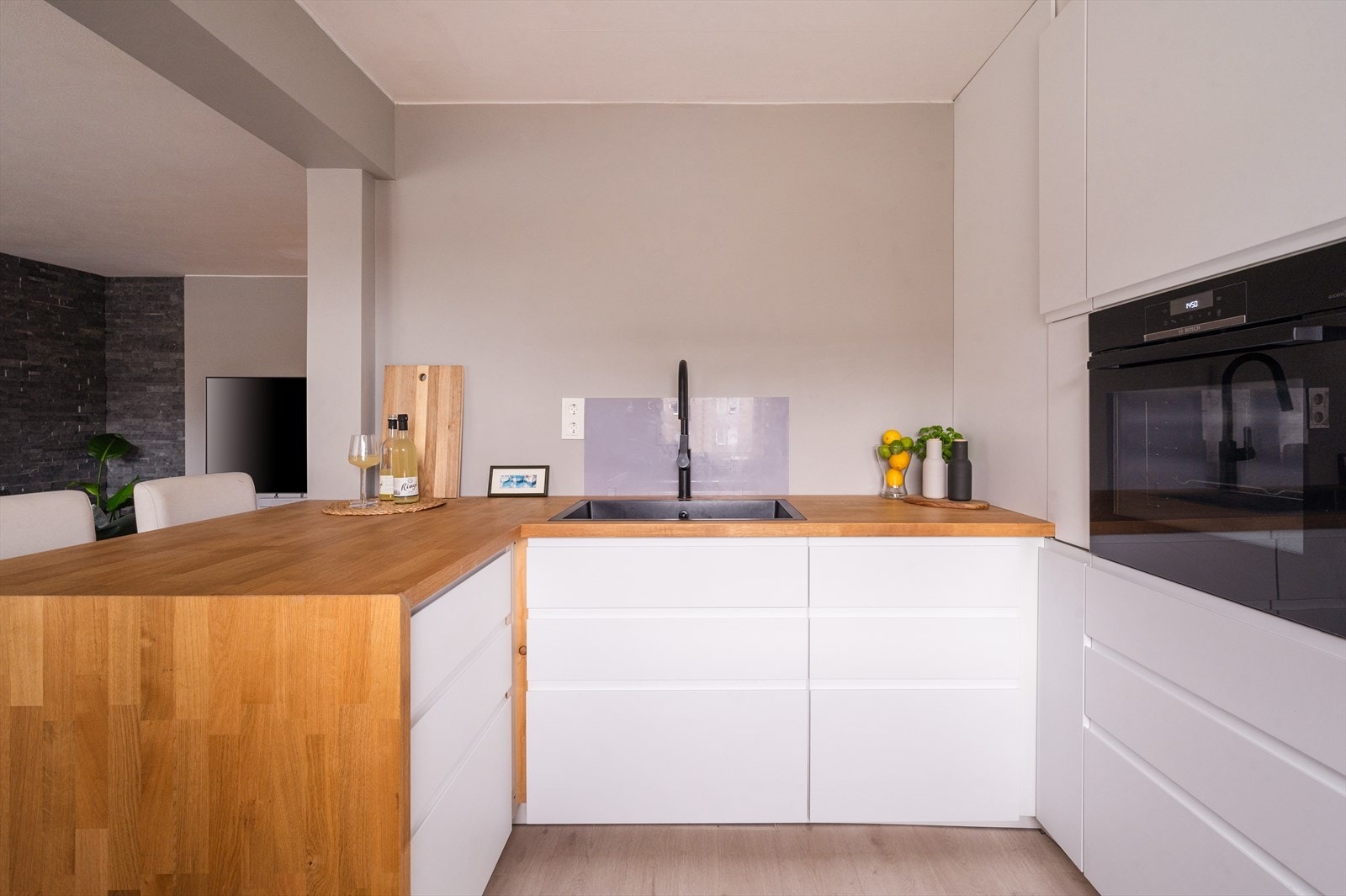 Sitteplass ved barløsning som skaper skaper et sosialt og hyggelig rom. Galleribilde