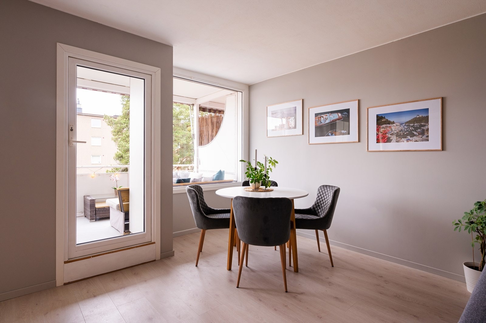 I tilknytning til kjøkkenet er det god plass til et spisebord. Galleribilde