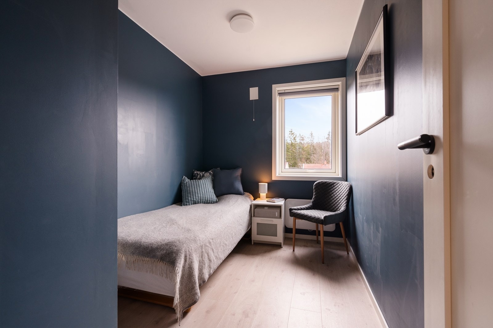 Soverom tre. Bruk gjerne de ekstra soverommene som barnerom, gjesterom eller hjemmekontor. Galleribilde