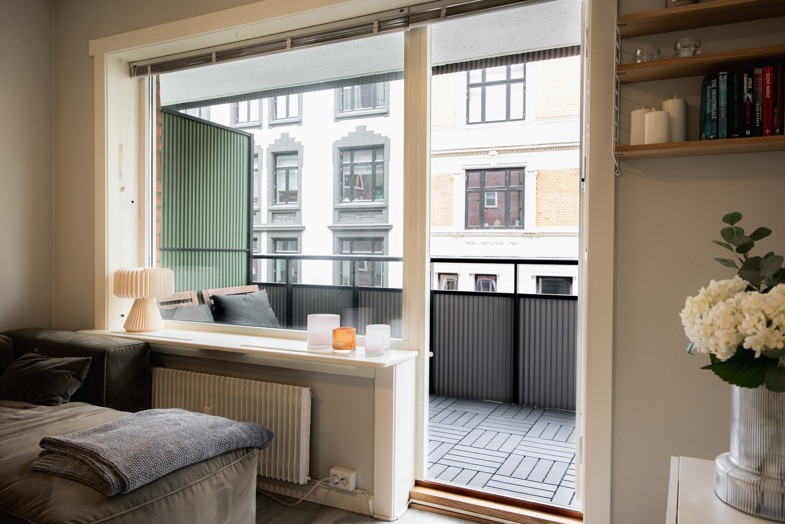 Leiligheten har en arealeffektiv planløsning og ligger utrolig fint til mot en rolig enveiskjørt gate. Galleribilde