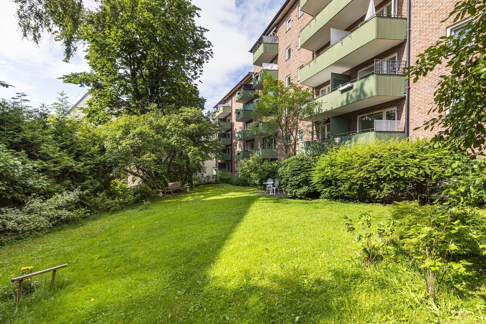 Nydelig, felles bakgård for beboerne i sameiet. Galleribilde