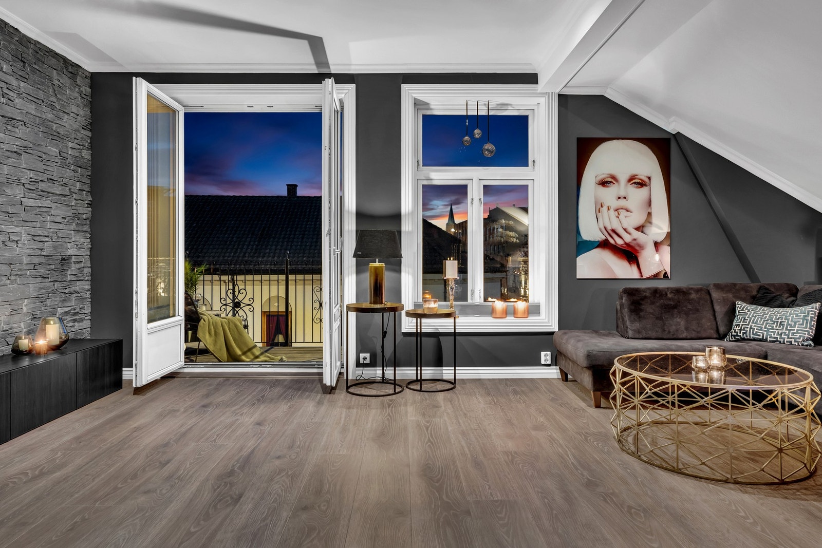 Fra stuen er det utgang til balkongen Galleribilde