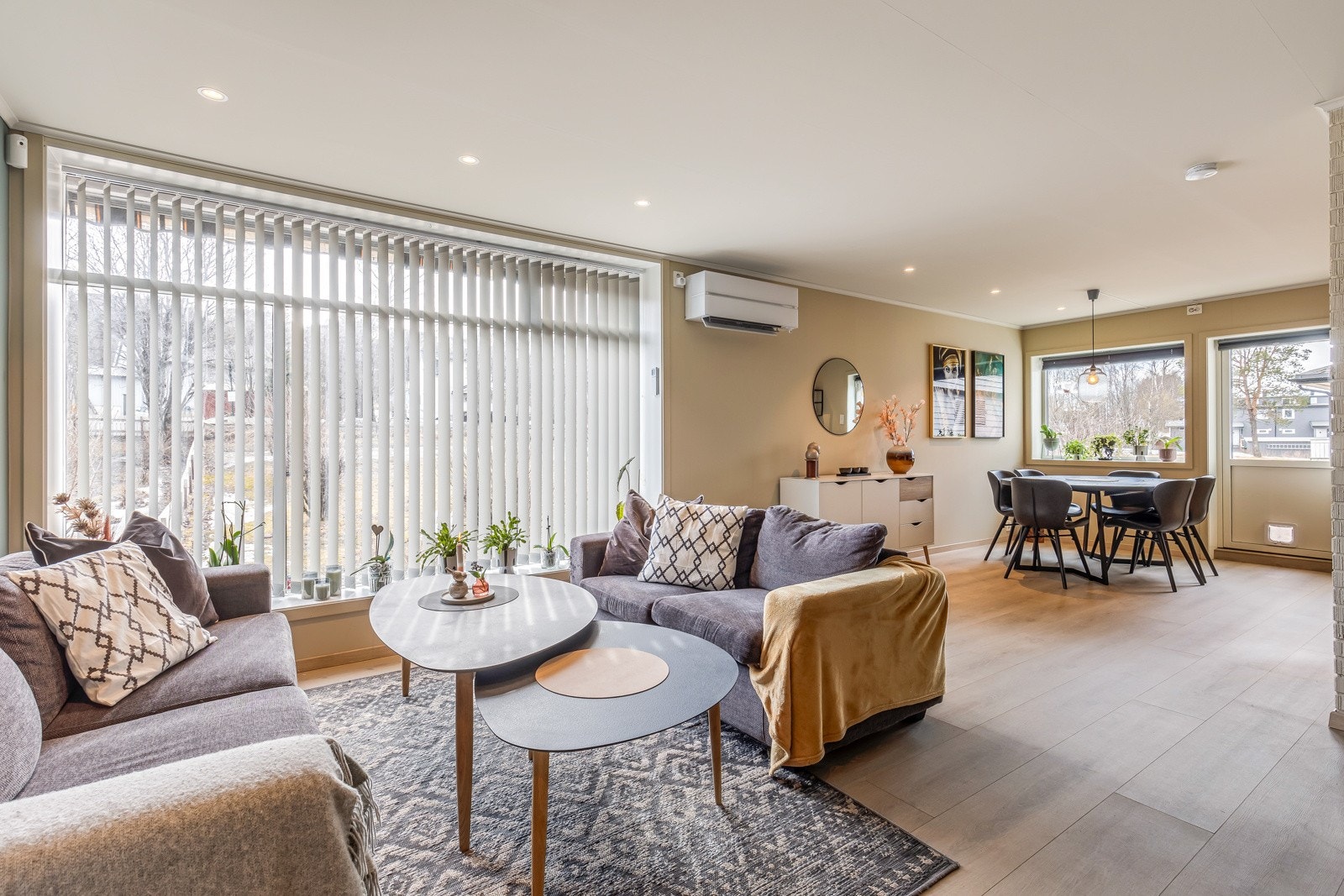 En bolig som holder en gjennomgående god standard der det er lagt vekt på moderne, tidsriktige og kavalitetsmaterial Galleribilde