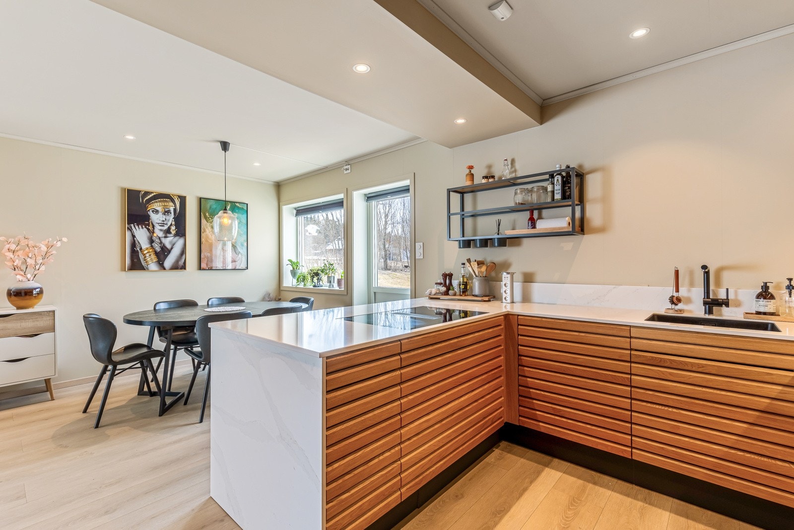 EIE eiendomsmegling ønkser velkommen til Svalbardgata 28 - En lys og innbydende familiebolig med ettertraktet beliggenhet på Gruben Galleribilde