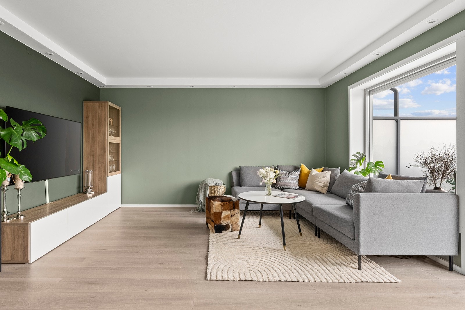 God plass til sofa- og tv-møblement. Galleribilde
