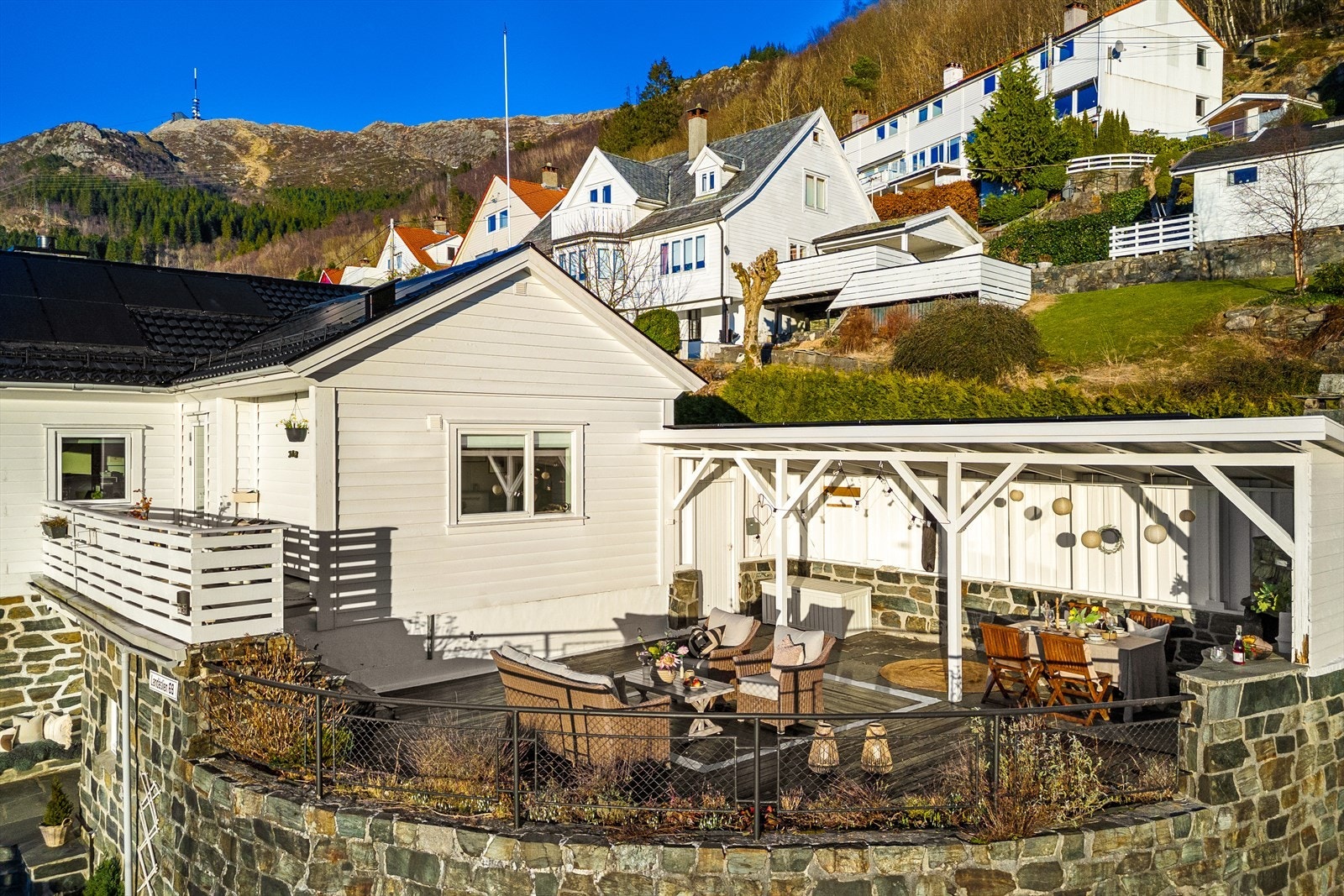 I 2022 ble taket byttet og det ble montert solcellepaneler. Galleribilde