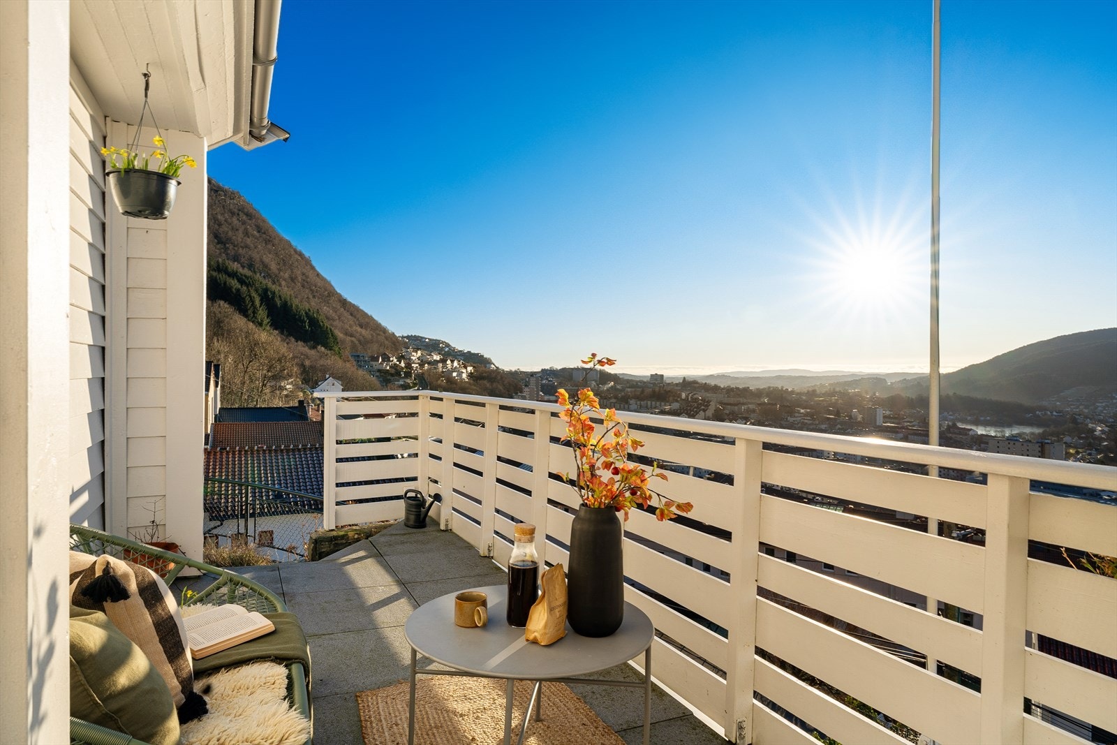 Sol, utsikt og fuglekvitter kan her nytes helt usjenert. Galleribilde