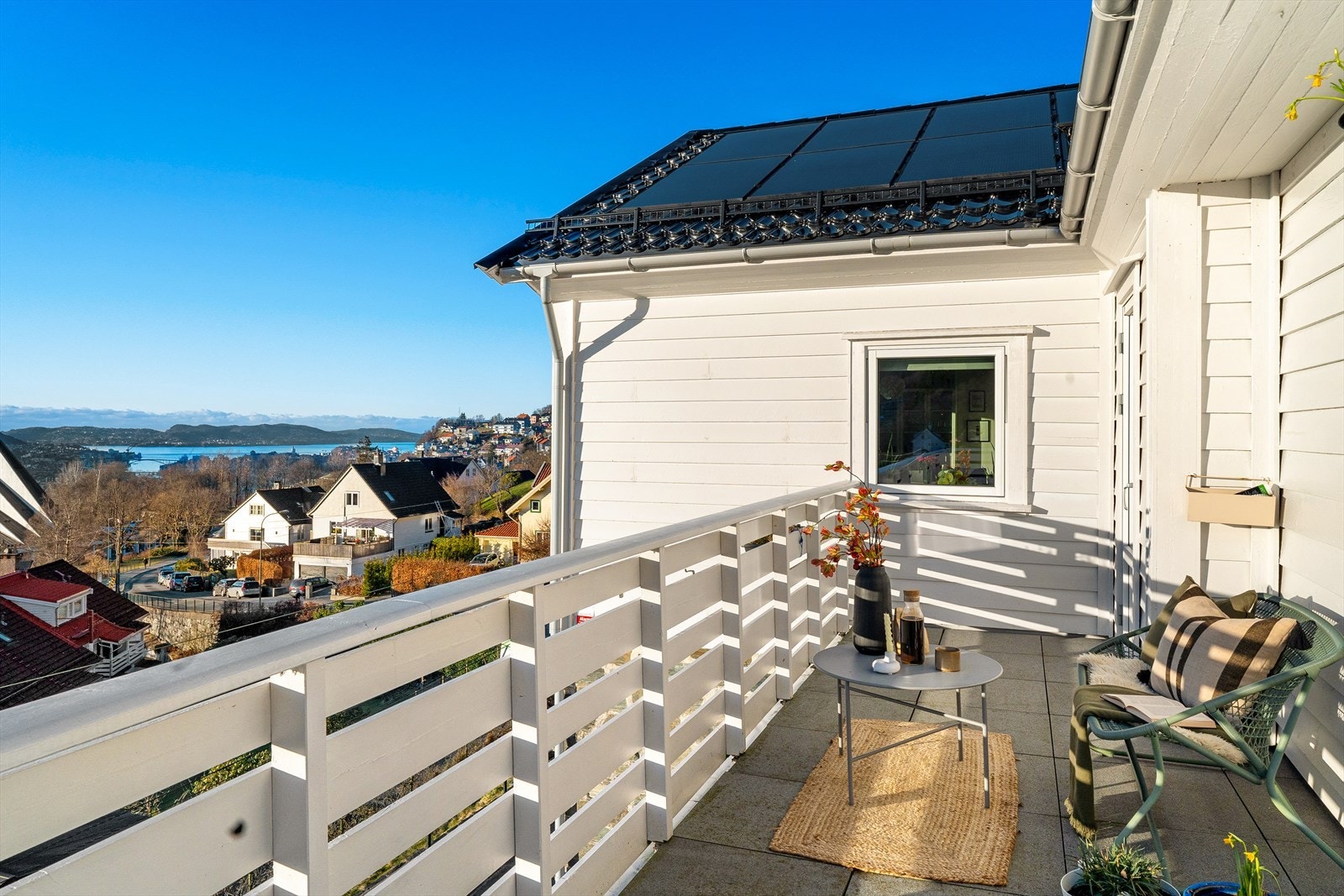 Her er det like hyggelig å sitte både på dag- og kveldstid. Galleribilde