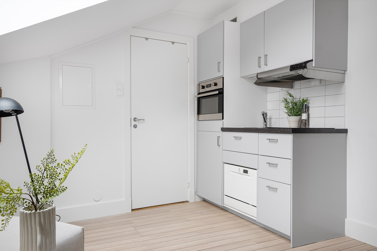 Kjøkken med åpen løsning mot stuen. Galleribilde