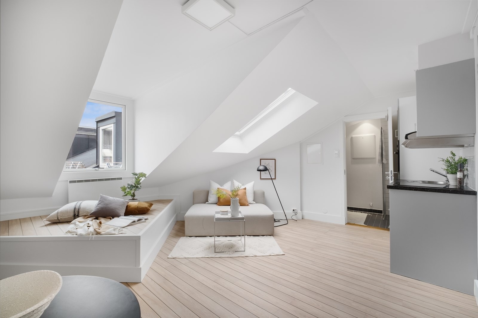 Velkommen til en hyggelig 1-roms andelsleilighet med sentral og attraktiv beliggenhet på Bislett/Homansbyen. Husk visningspåmelding! Galleribilde