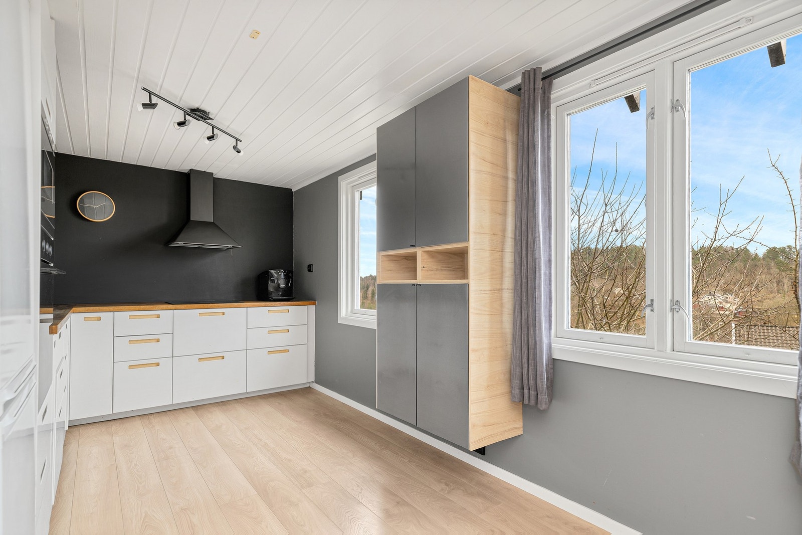 Pent kjøkken med innredning fra Ikea Galleribilde
