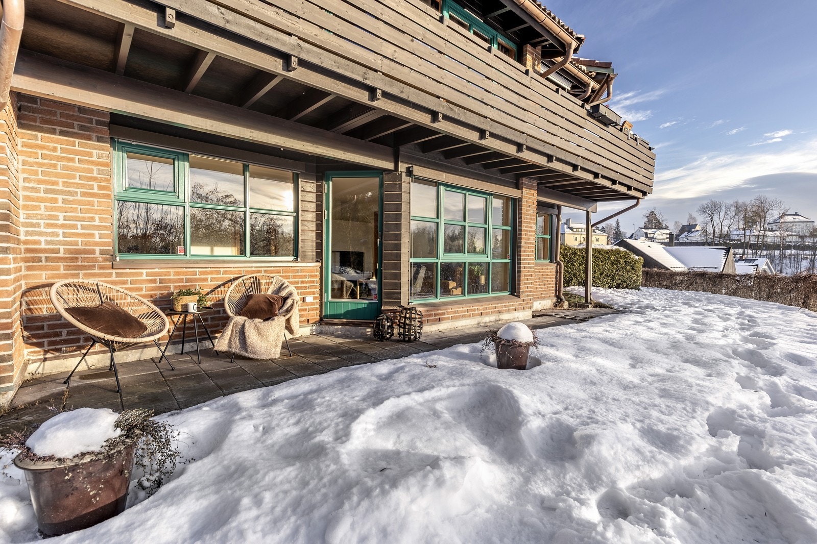 Hyggelig markterrasse, delvis overbygget Galleribilde