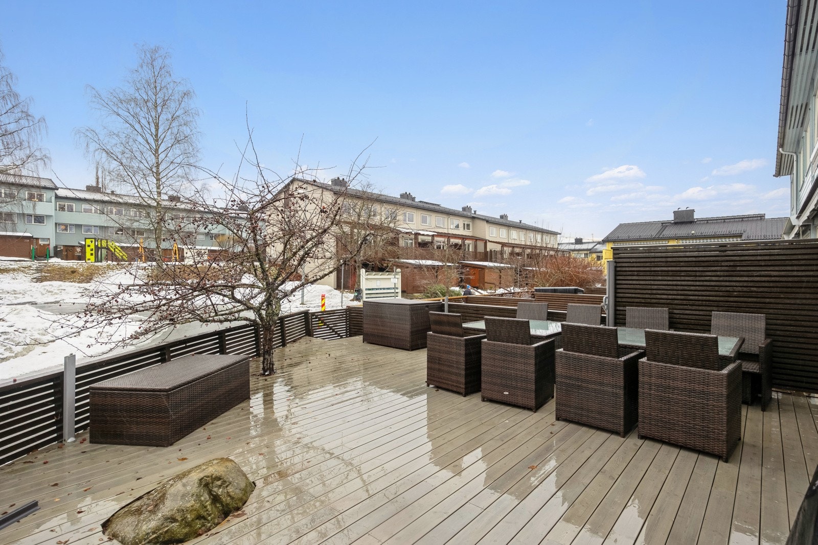 Perfekt uteplass for grilling, sosiale sammenkomster og avslapning. Galleribilde