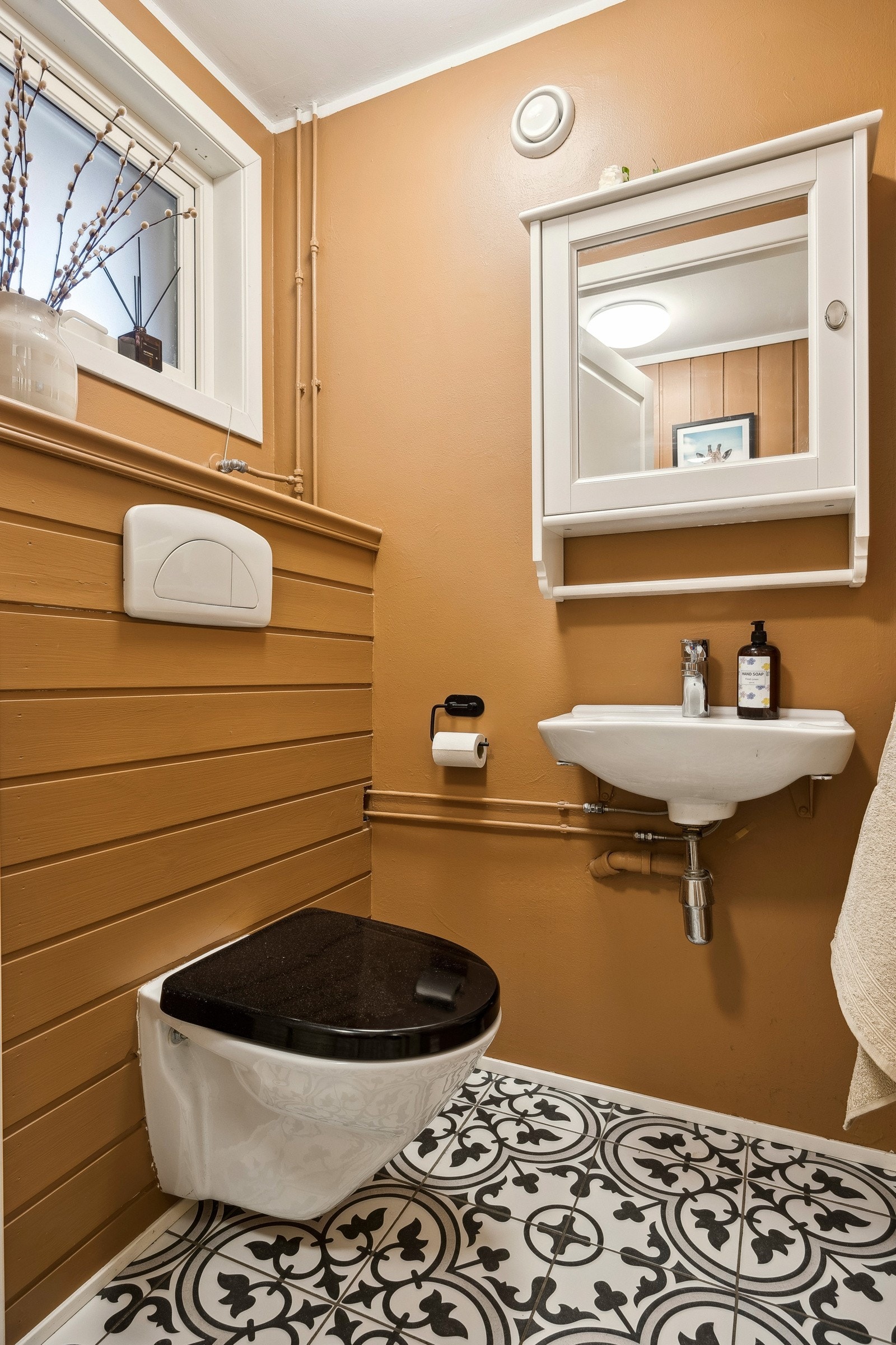 I tillegg er det et separat toalett i underetasjen. Galleribilde