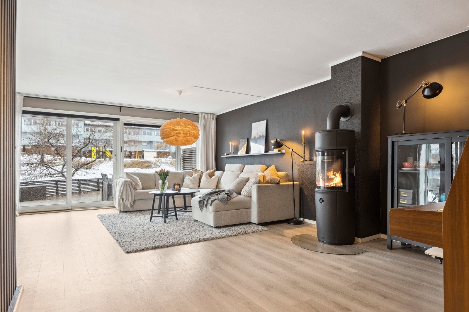 Flott rekkehus i familievennlig område - Velkommen til en lys og innbydende bolig med gjennomtenkte løsninger og romslige uteområder. Galleribilde