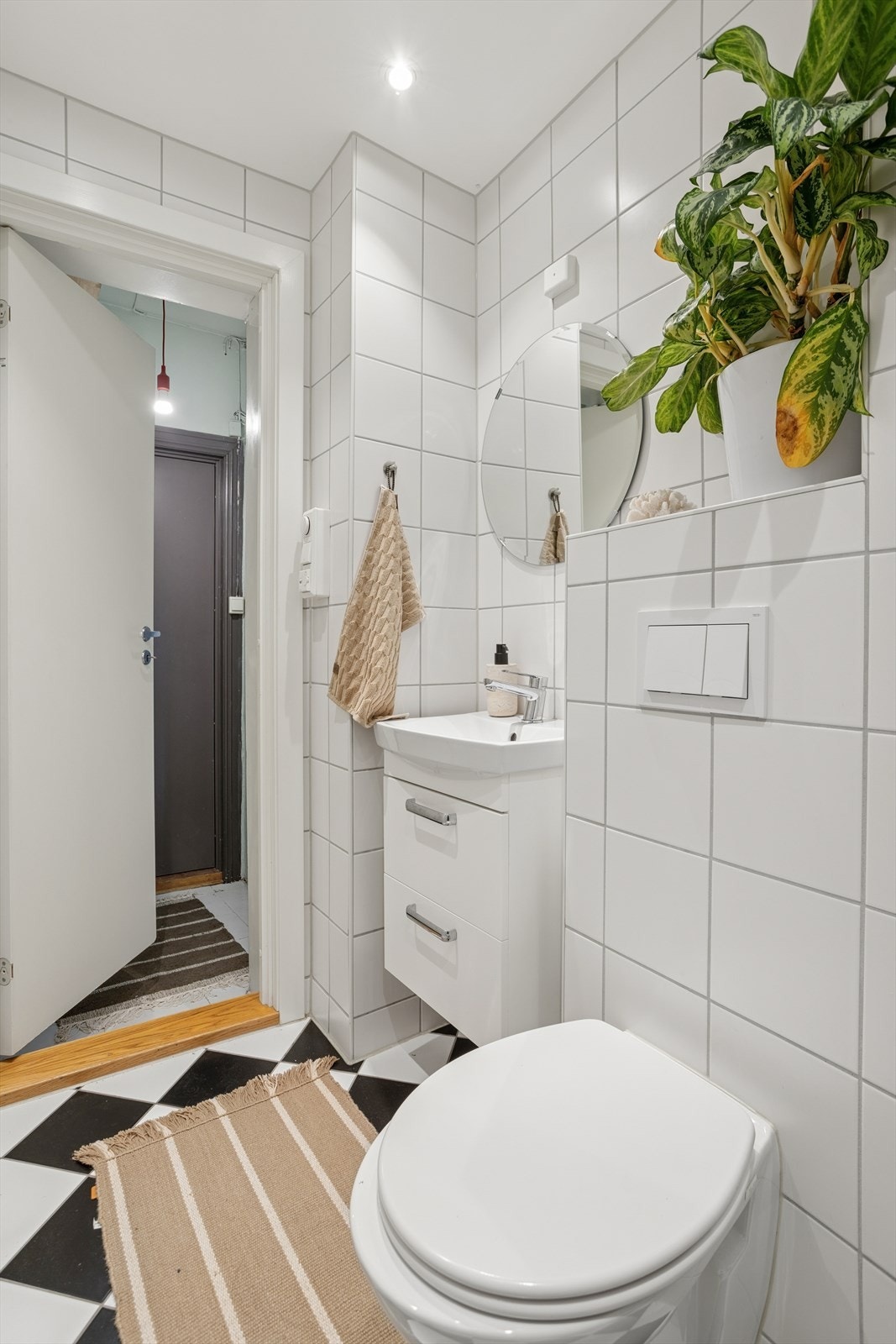 Flislagt baderom med behagelig gulvvarme. Galleribilde