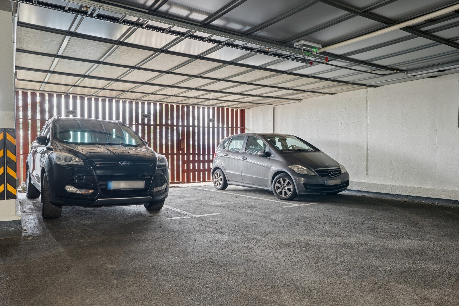 Leiligheten har parkeringsplass under bygget Galleribilde