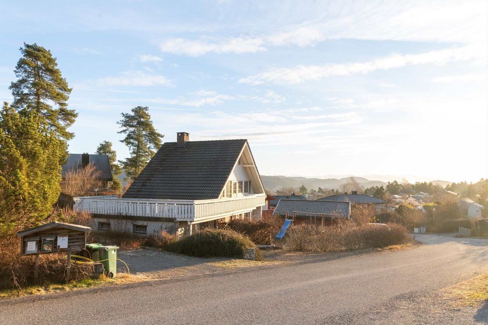 Hovet Ring 36 har en attraktiv og barnevennlig beliggenhet på Hovet. I nærområdet ligger International School Telemark (IST) og i området ligger også Hovettunet barnehage. Galleribilde