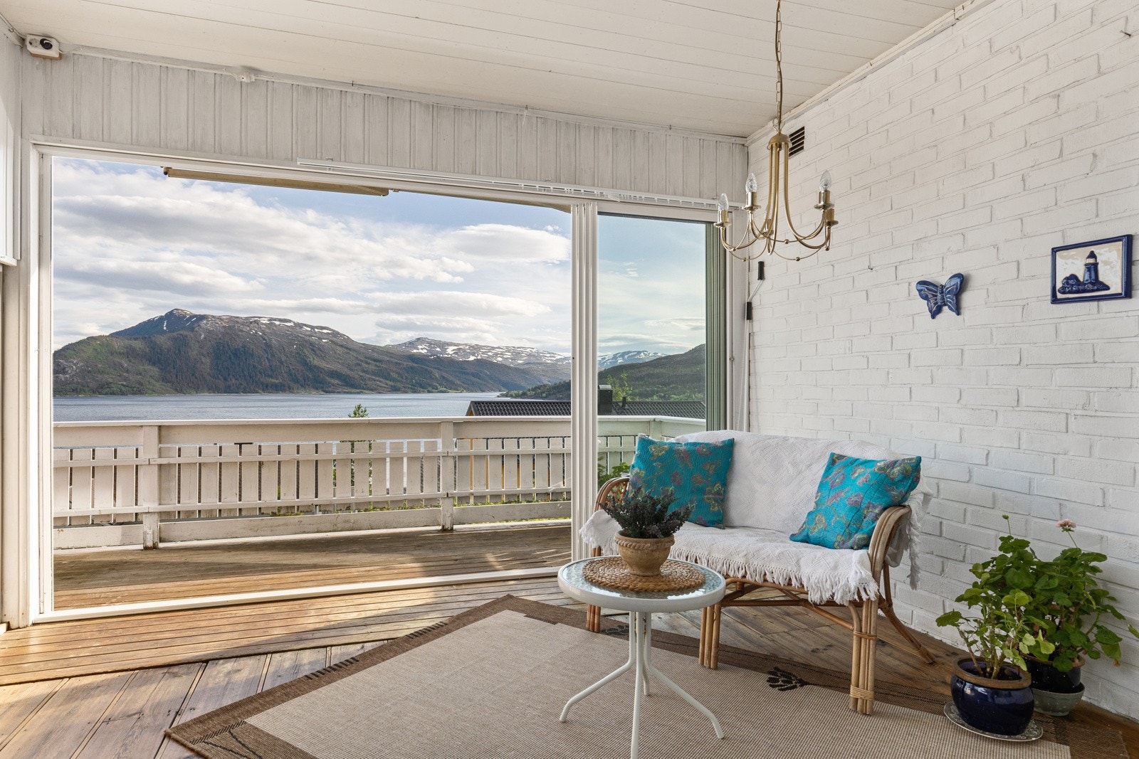 Boligen fremstår som godt vedlikeholdt og har en fleksibel planløsning Galleribilde