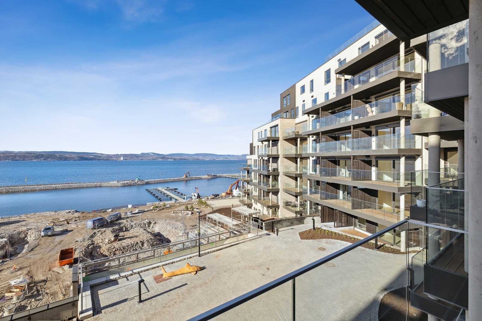 Spro Havn, et unikt boligprosjekt med spennende arkitektur på en sjønær tomt med fantastisk utsikt utover Oslofjorden. Galleribilde