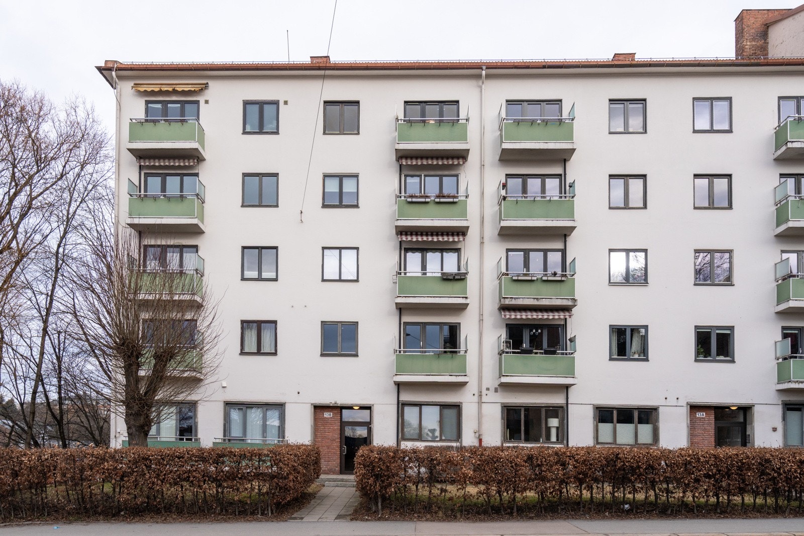 Leiligheten ligger i en høy 1.etasje i en velholdt gård. Galleribilde