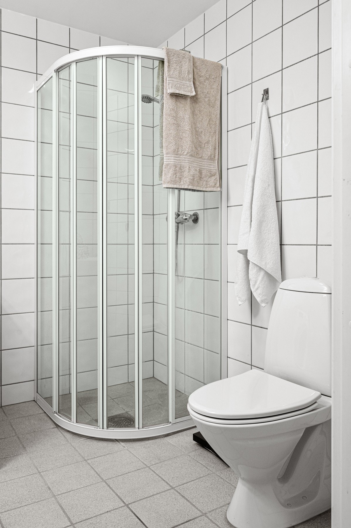 Rommet har mekanisk avtrekk, via byggets balanserte ventilasjonsanlegg. Galleribilde