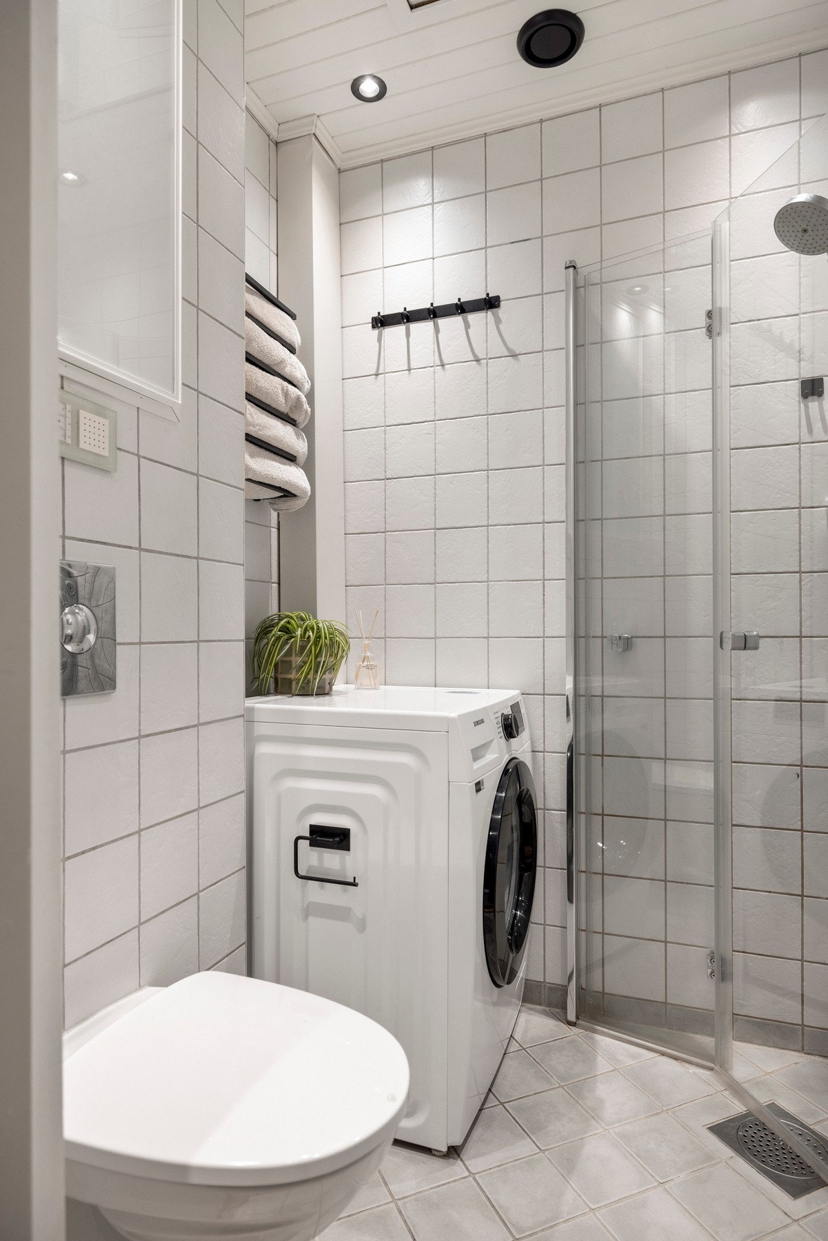 Det er opplegg for vaskemaskin på badet. Galleribilde