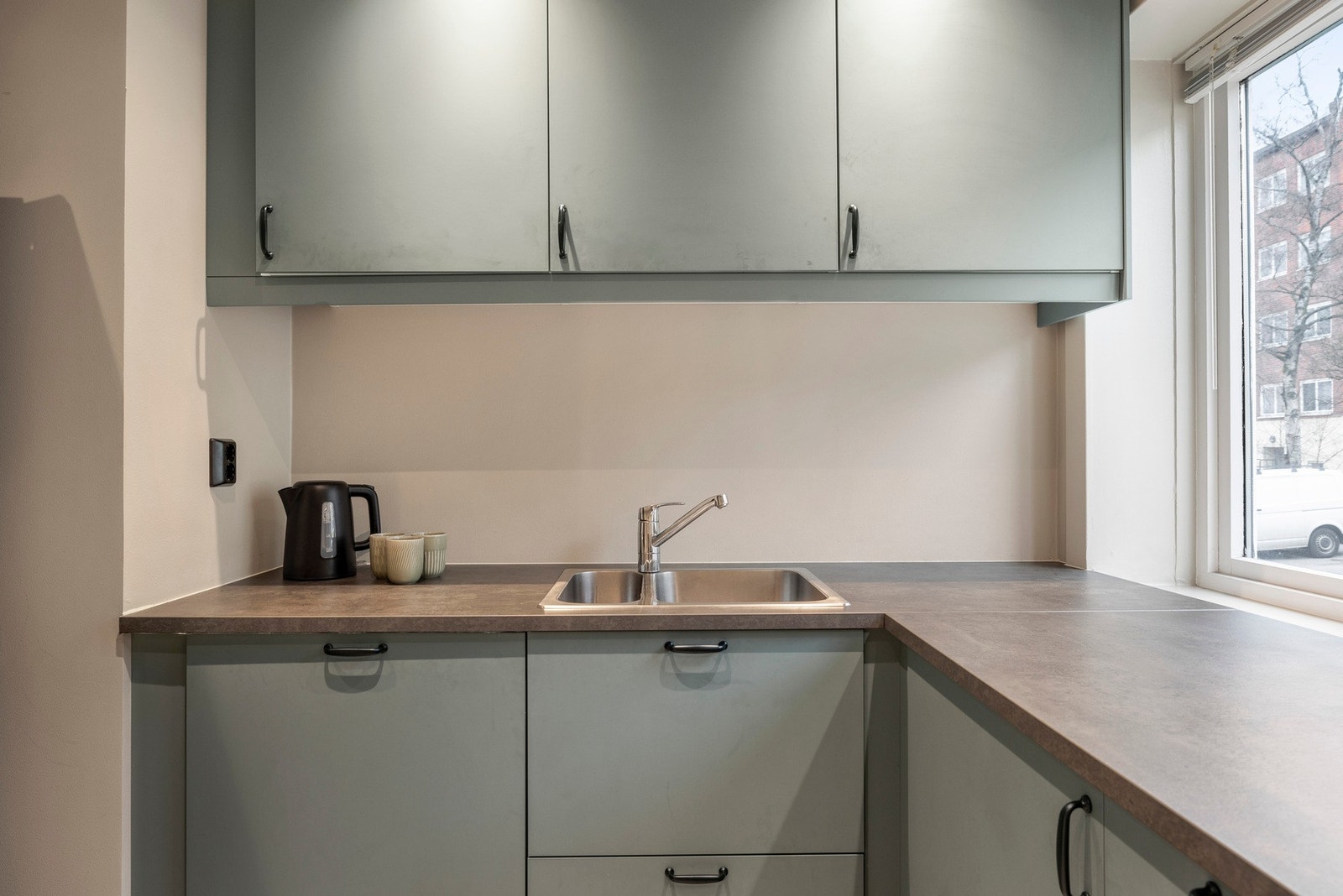 Her har du godt med skap- og benkeplass. Galleribilde