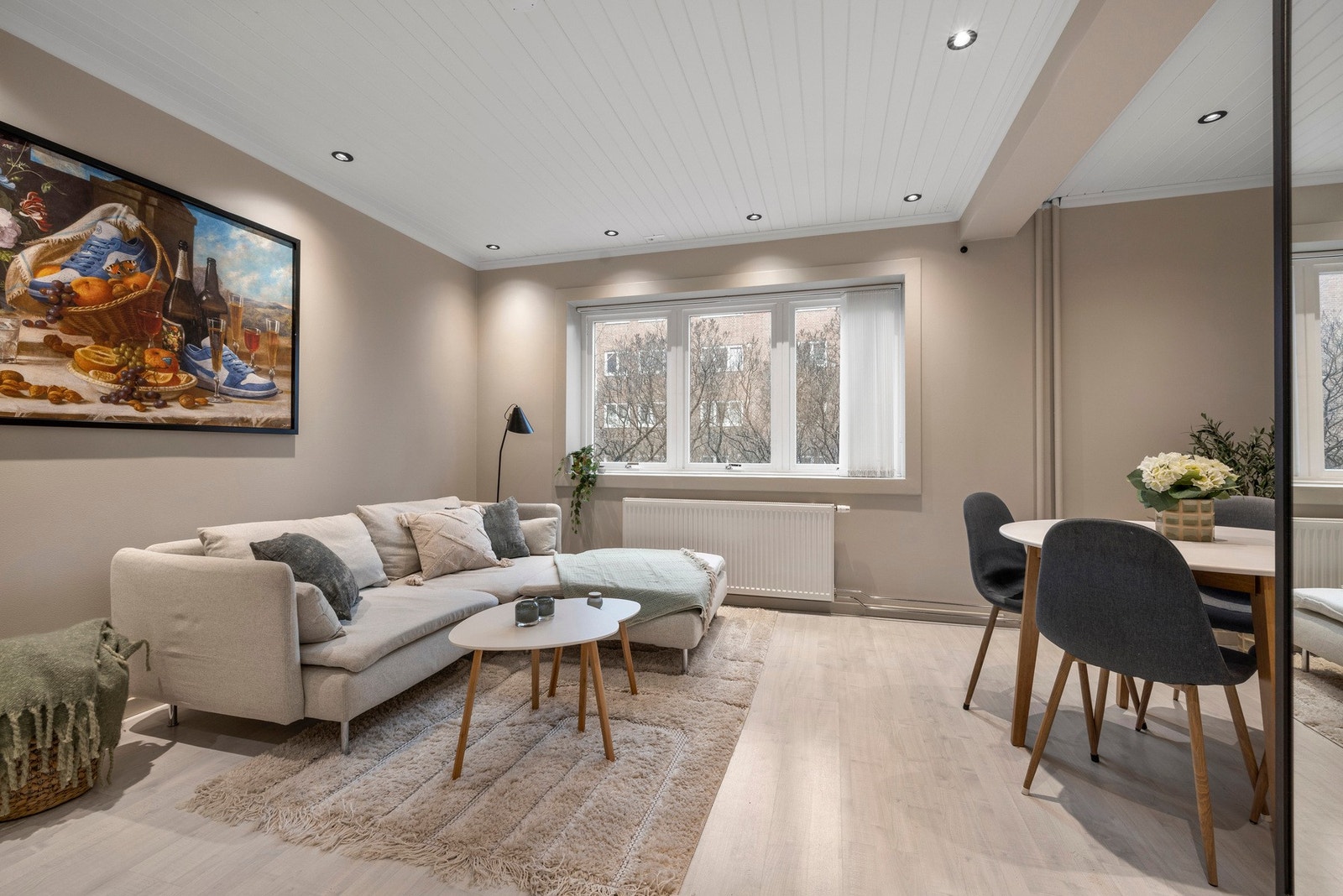 Velkommen til denne lekre 2(3)-roms leiligheten i Knut Alvssons vei 11! Galleribilde