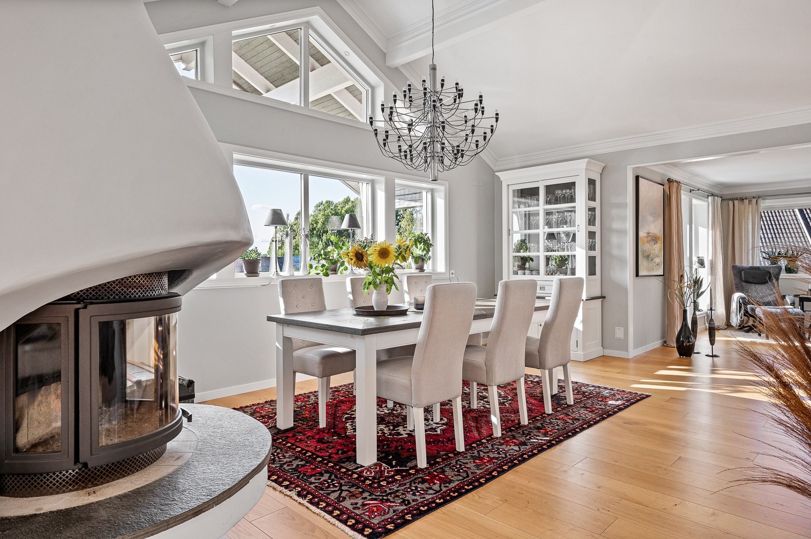 Matsalsal och umgängesytor har strålande utsikt mot väster och golfbanan Galleribilde