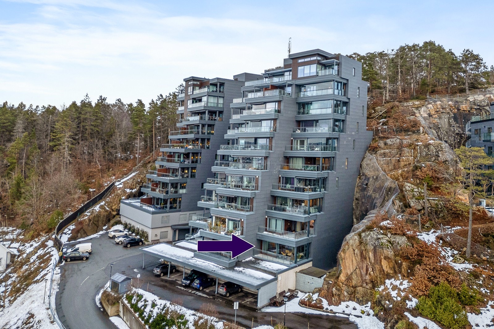 Velkommen til Kirkeveien 192! Leilighetsbygget ligger sentralt plassert på His, med kort vei til dagligvarebutikk Galleribilde
