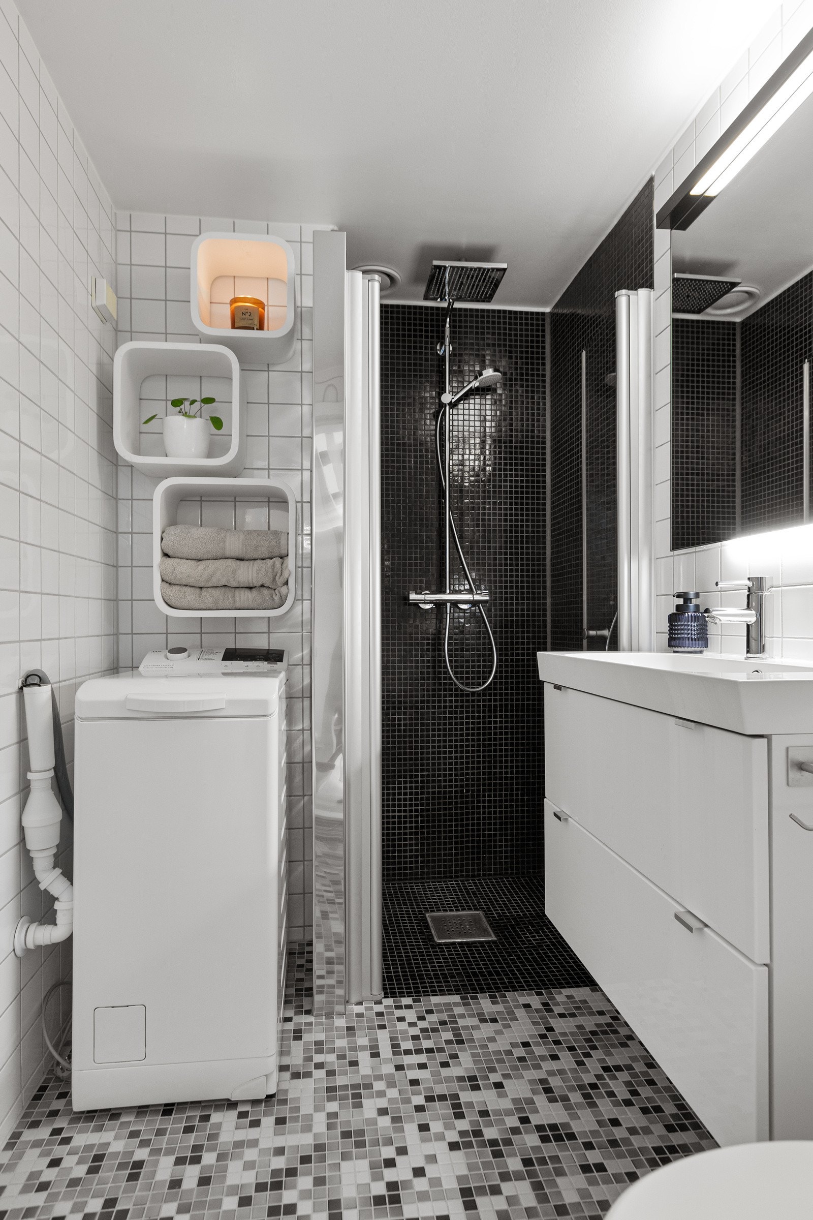 Flislagt bad fra 2004 med elektriske varmekabler i gulv Galleribilde