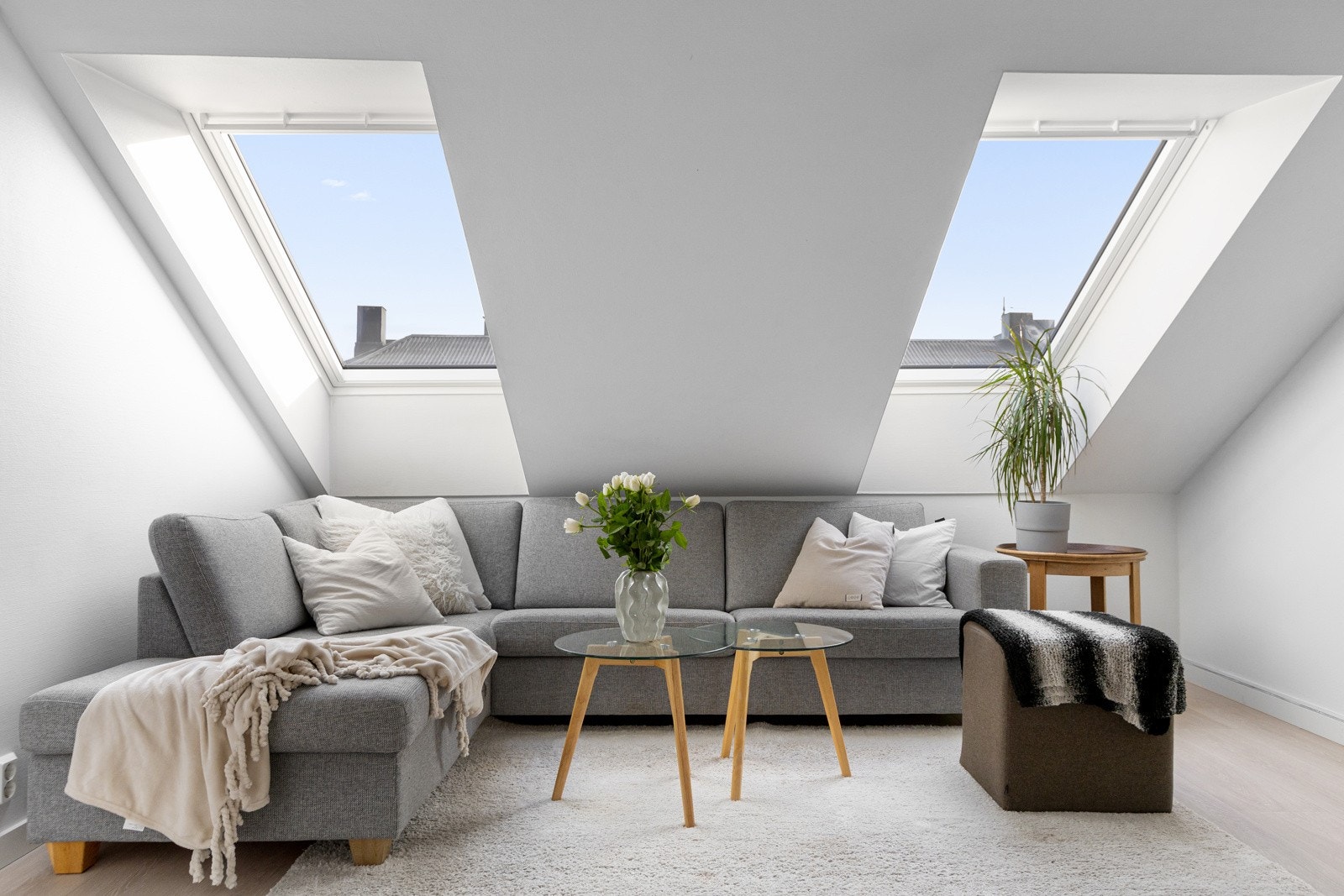 Det er gode møbleringsmuligheter i stuen Galleribilde