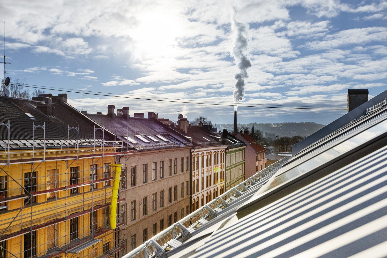 Det er fin utsikt fra takvinduene Galleribilde