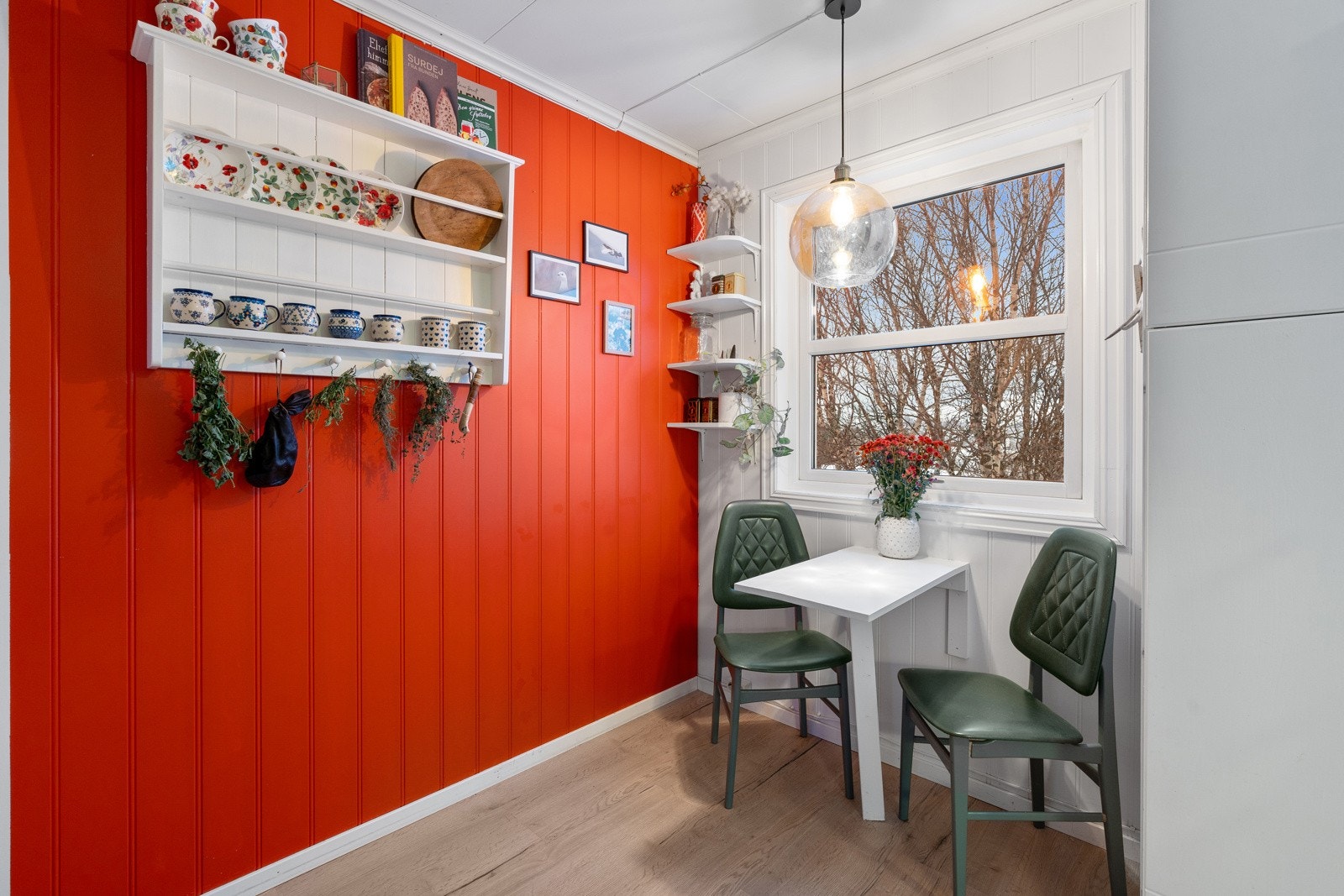 Plass til spisebord på kjøkken. Galleribilde