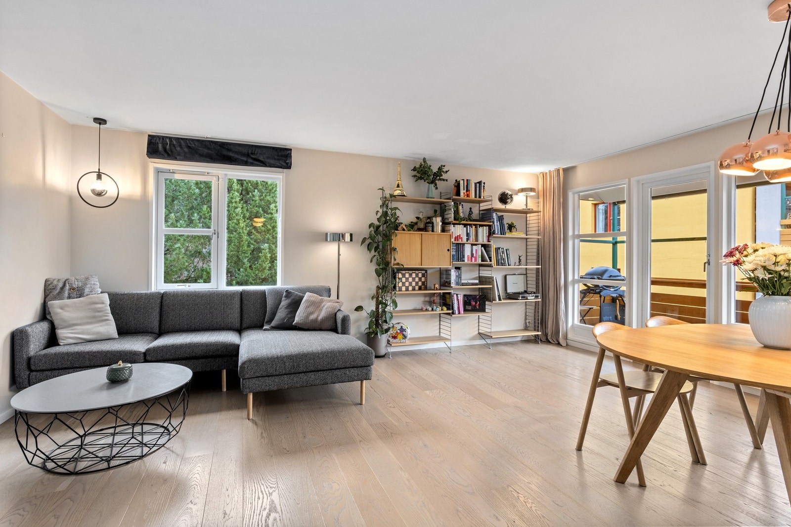 Velkommen til Nedre Silkestrå 18, en lys leilighet beliggende i 3. etasje. Galleribilde