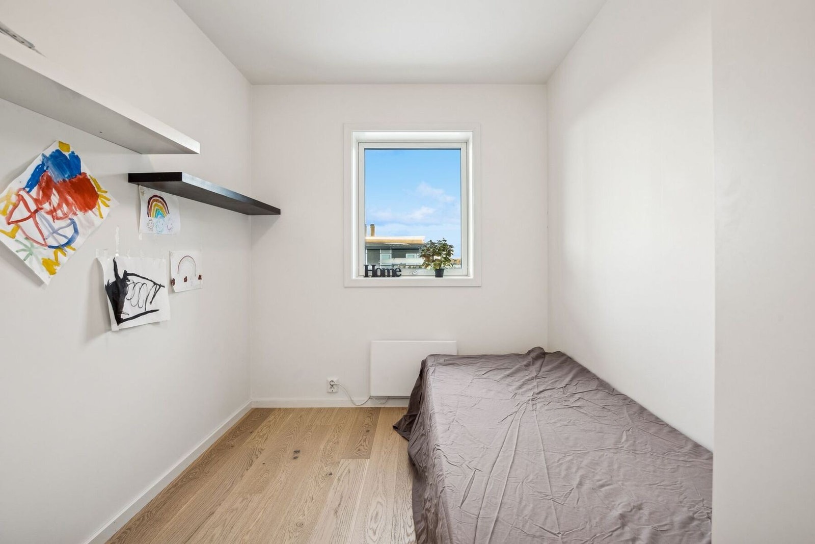 Soverom 3 - et fint soverom med plass til seng og garderobeskap. Galleribilde