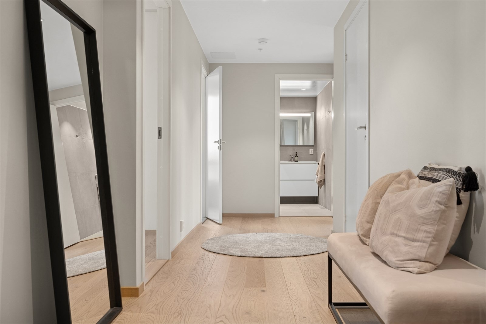 Leiligheten har 3 soverom som alle vender mot nord/øst. Galleribilde