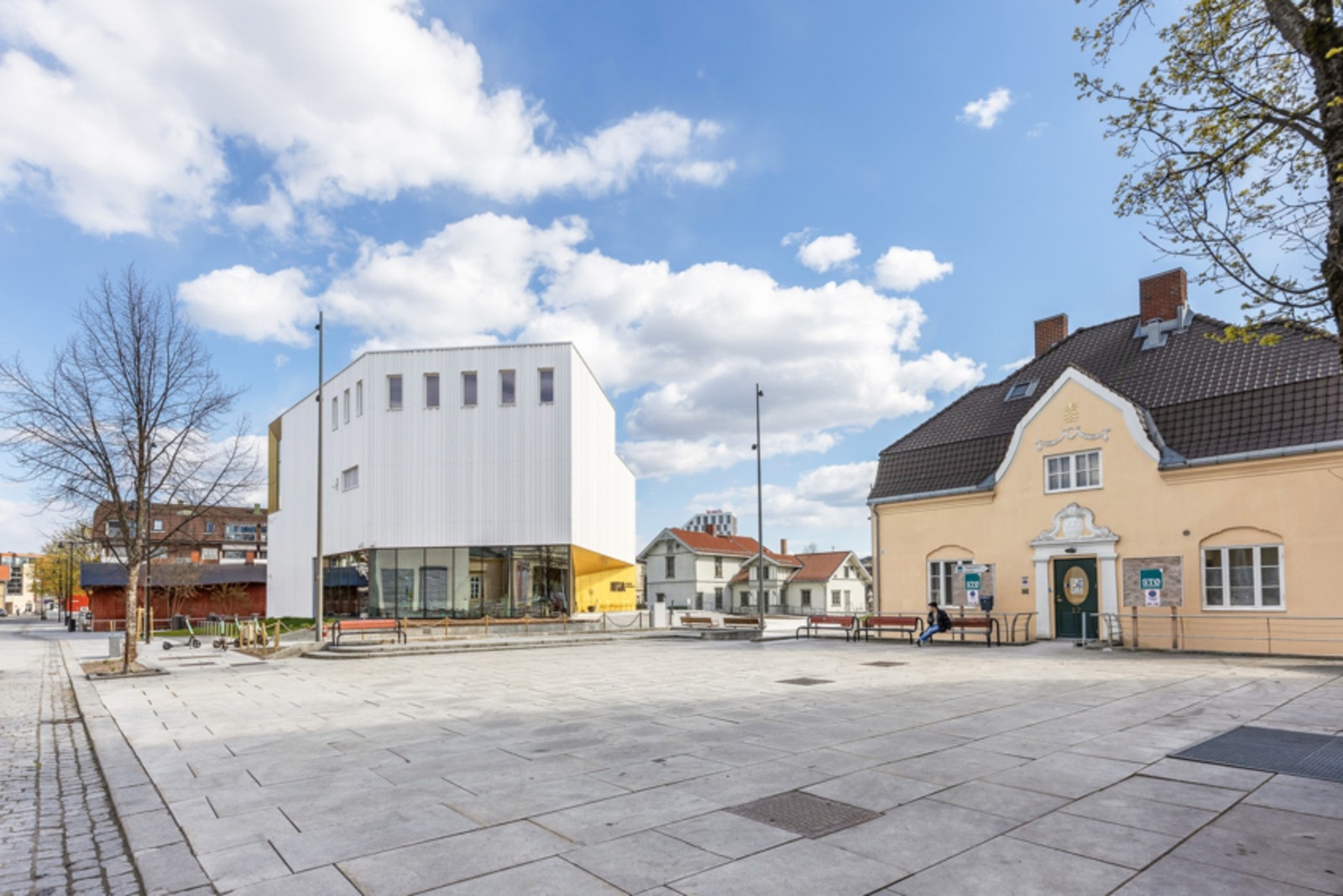 Lillestrøm gir deg tilgang til et mangfold av kunst, film og litteratur i form av Lillestrøm kultursenter, nytt flott bibliotek, Odeon kino og Nitja - senter for samtidskunst. Galleribilde
