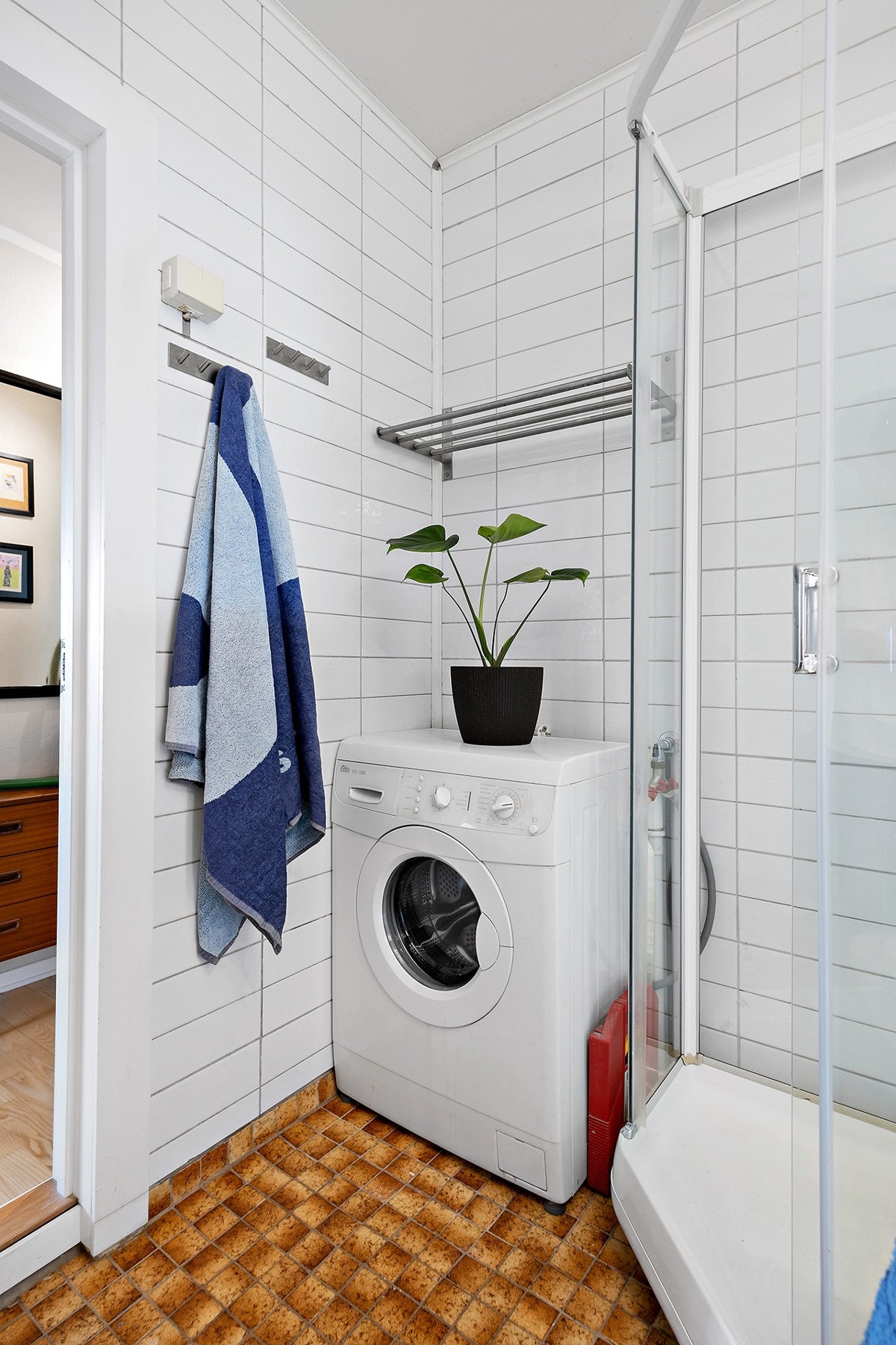 Bad med opplegg for vaskemaskin. Galleribilde