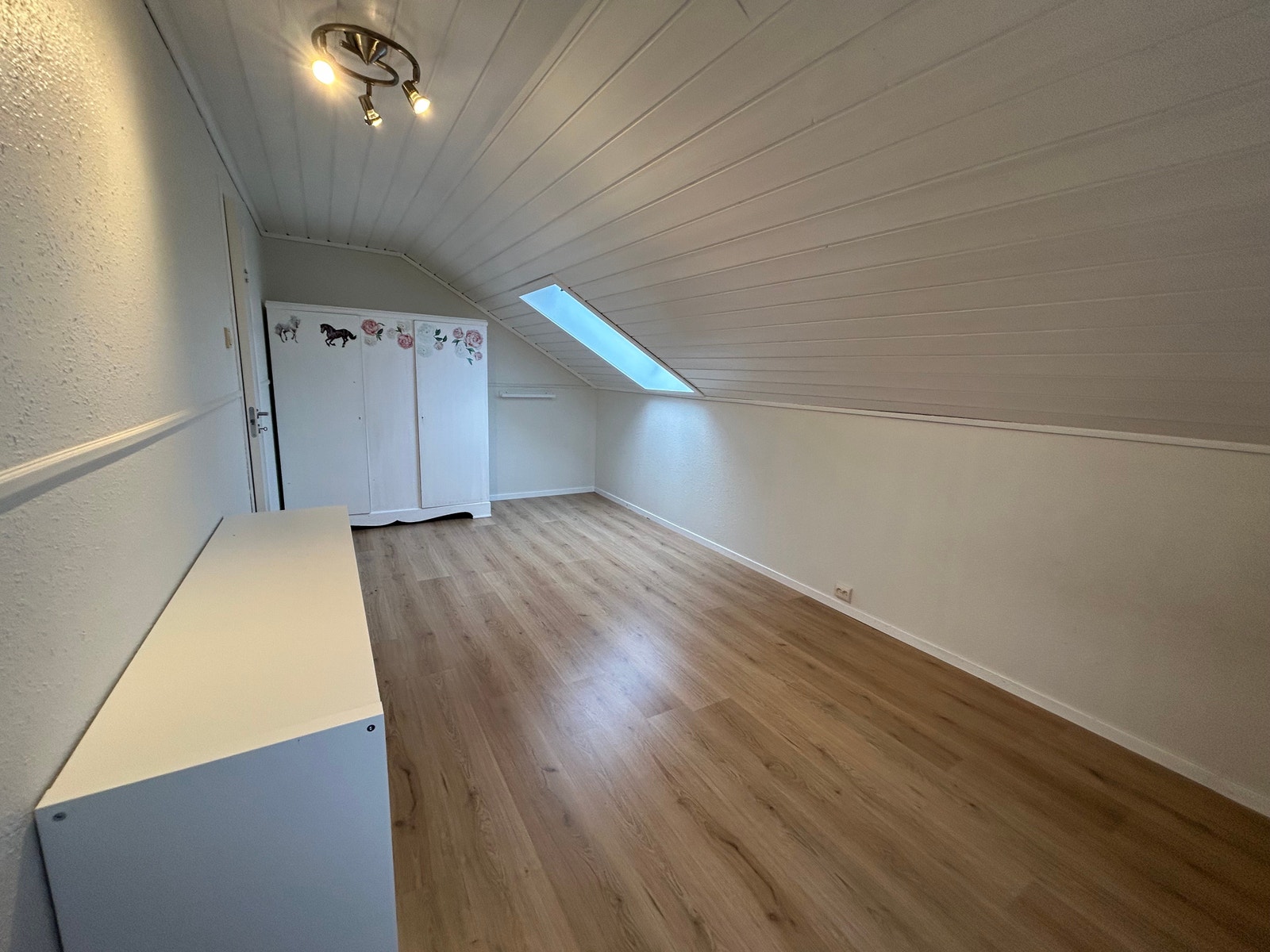 Sov 2, med oppbevaring, hyller følger i leieforholdet om ønskelig. Galleribilde