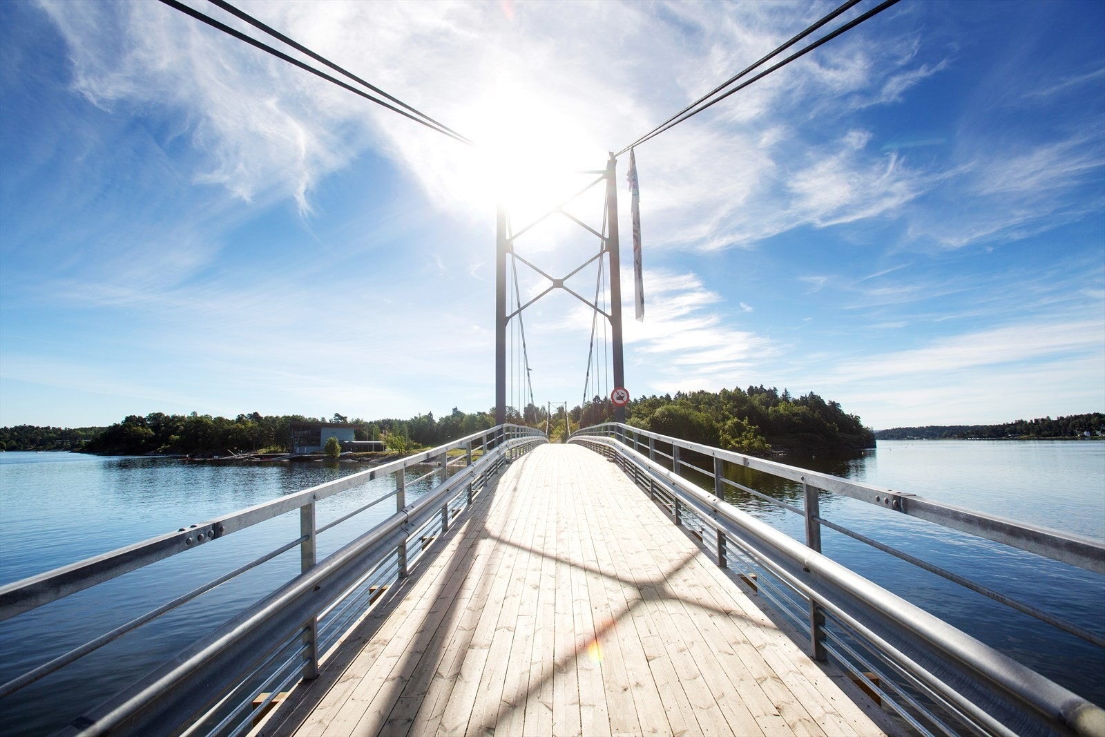 Kalvøya med flere fine badeplasser og flotte turområder. Galleribilde