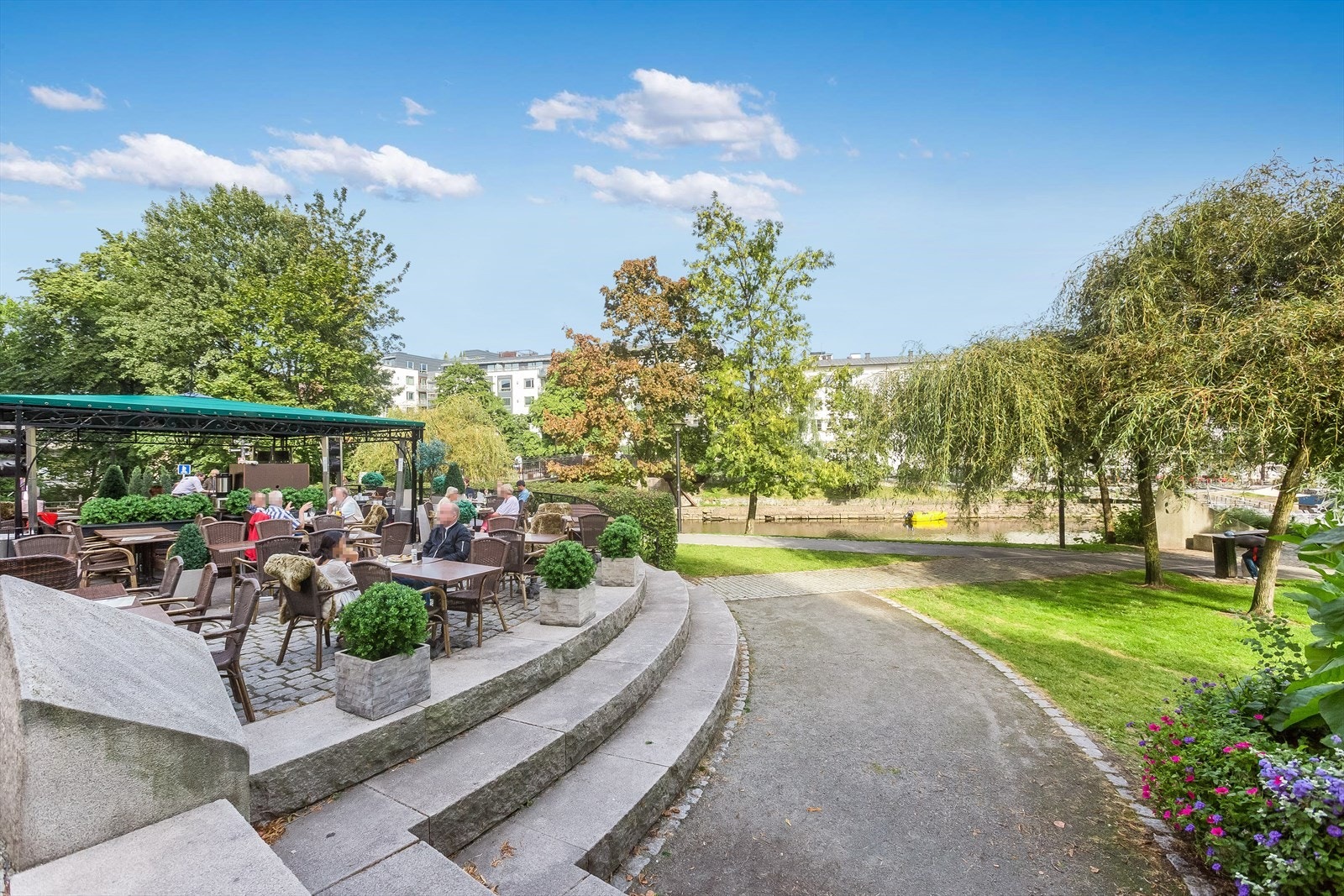 Her finnes det et stort utvalg av restauranter. Galleribilde